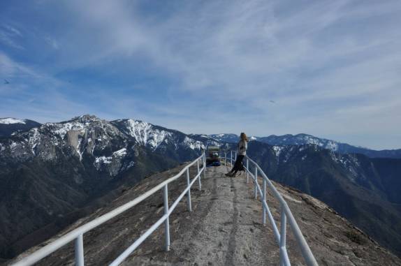 Mirante no alto da Moro Rock, no Sequoia National Park, na Califórnia - EUA